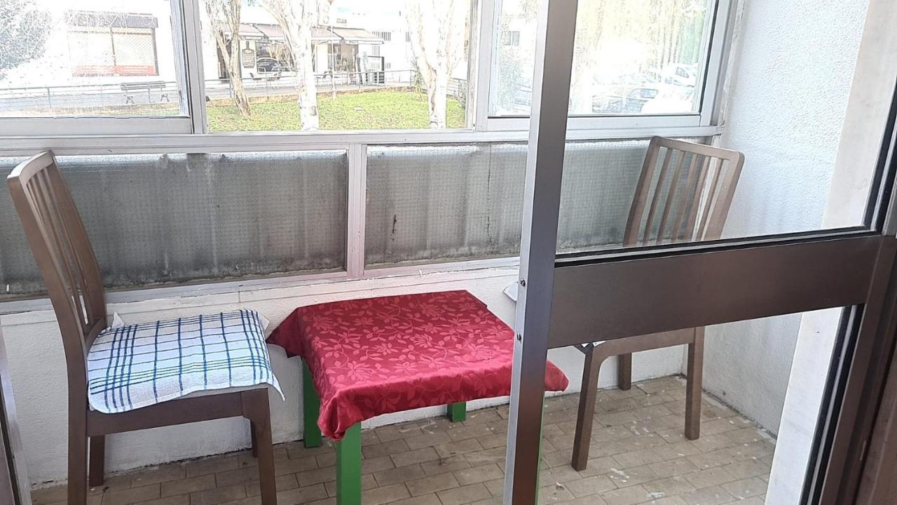 אודיבלאס Lovely Room For Rent מראה חיצוני תמונה