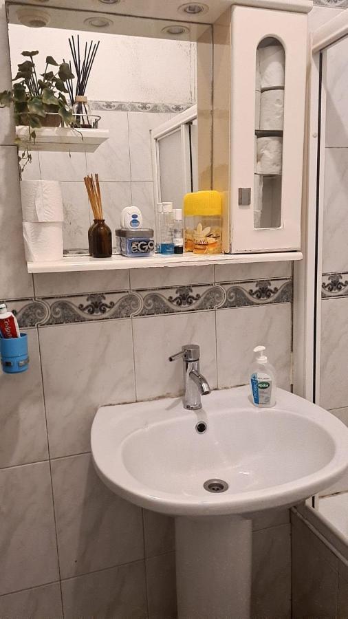 אודיבלאס Lovely Room For Rent מראה חיצוני תמונה
